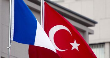Fransa-Türkiye İlişkilerinde Karmaşa Fransa-Türkiye İlişkilerinde Karmaşa
